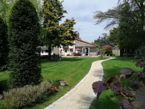 Les Pierres De Chevreuse Hotel Exterior photo